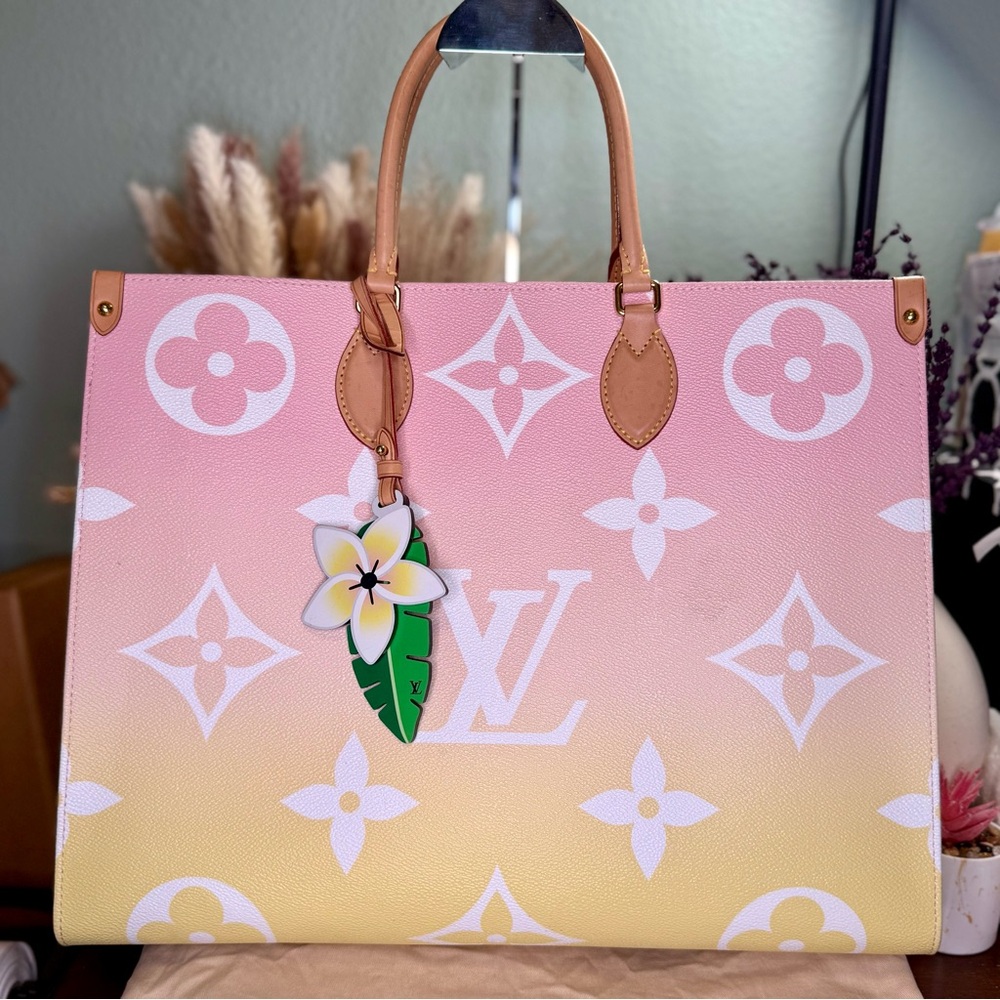 EUC Louis Vuitton Monogram Giant By The Pool OnTheGo GM Light Pink